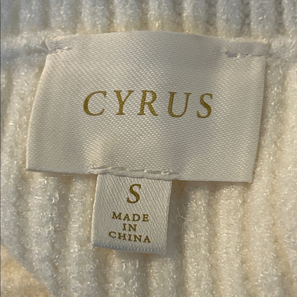 Cyrus Cream Cable Knit Sleeveless Sweater - Picture 5 of 6